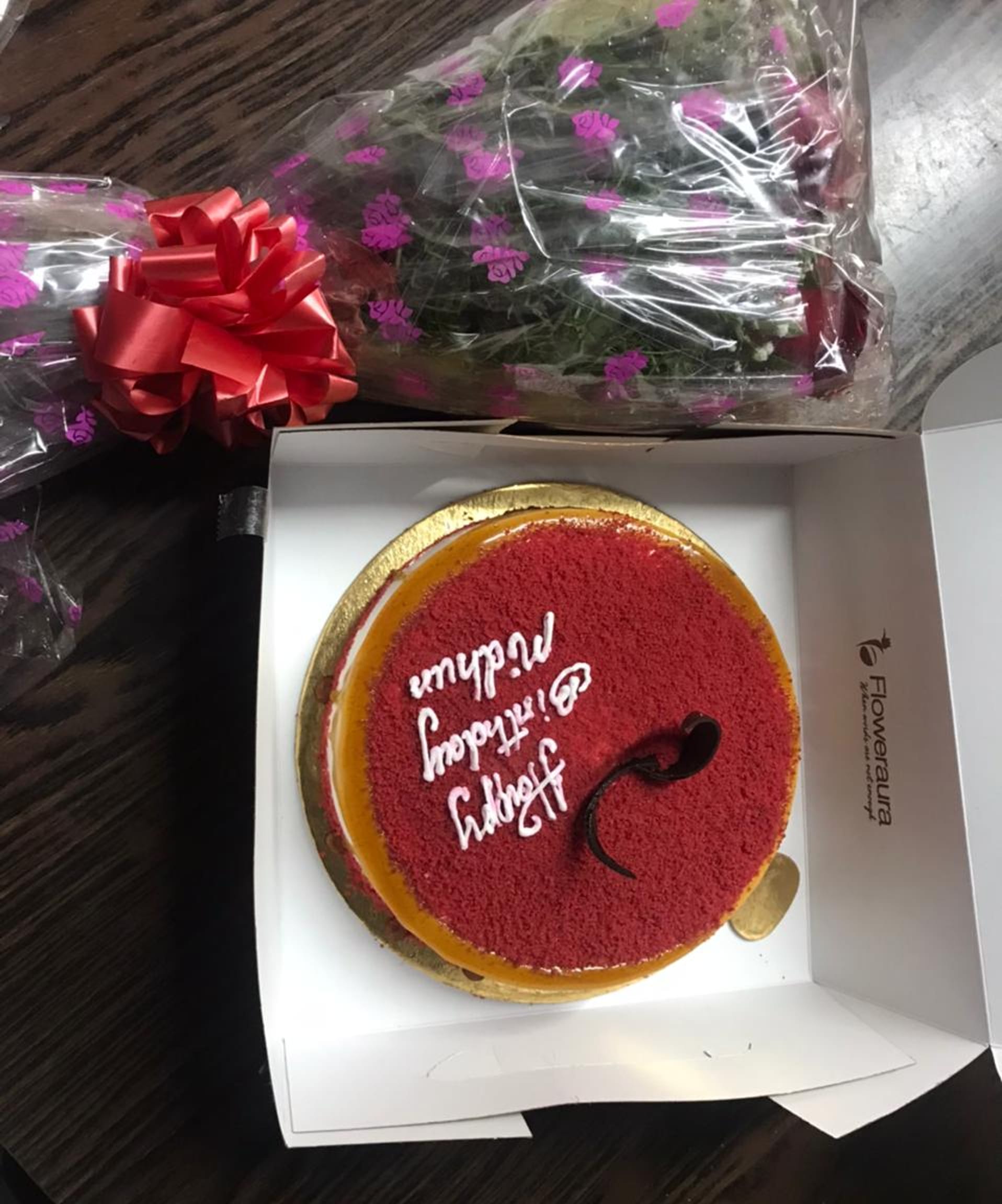 https://imgcdn.floweraura.com/review_cust/WhatsApp Image 2021-05-07 at 11.13.58 AM.jpeg